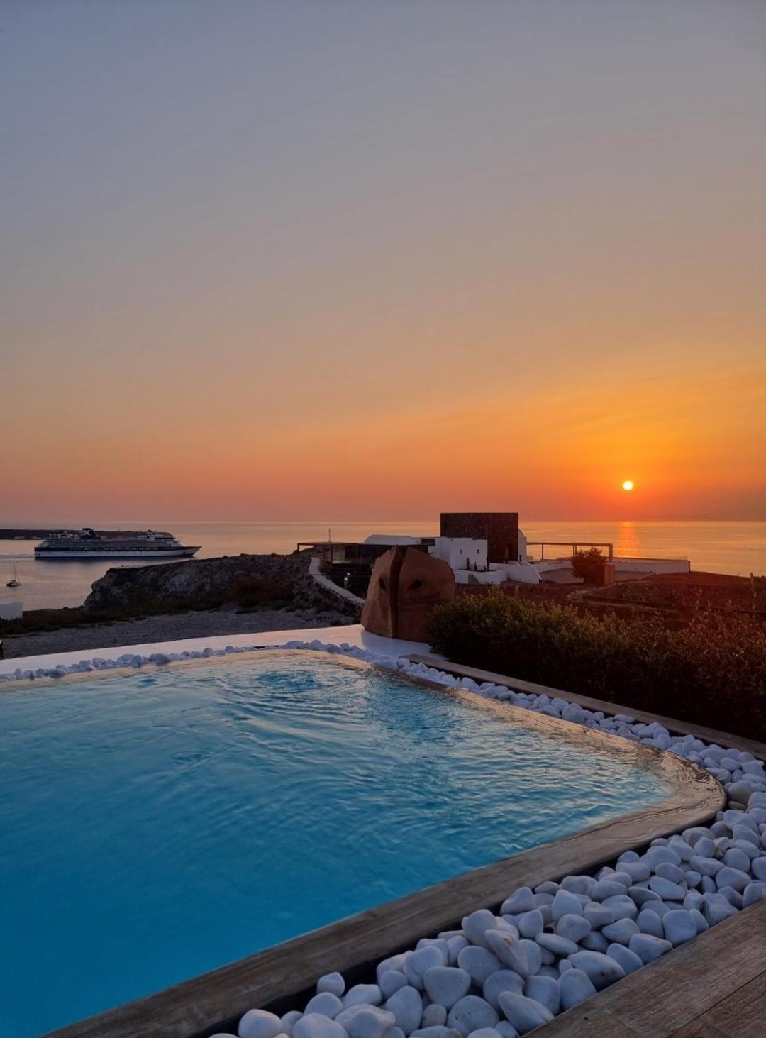Sunset Villa *